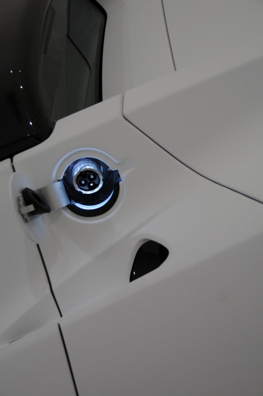 Tesla Roadster Zero Emissio by Brabus 2008 года  (фото 16 из 36)